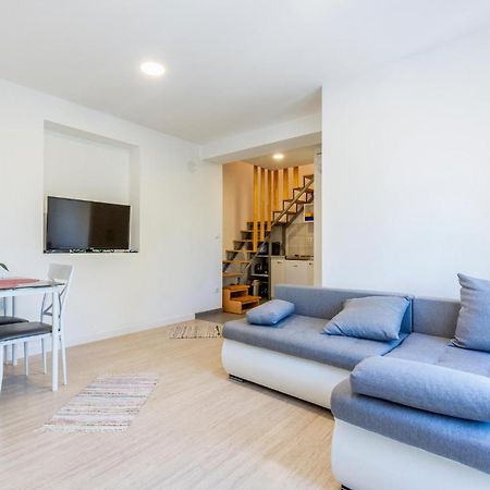 Gorgeous Apartment In Omis With Kitchen المظهر الخارجي الصورة