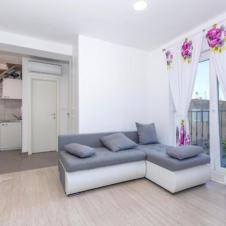 Gorgeous Apartment In Omis With Kitchen المظهر الخارجي الصورة